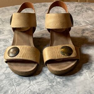 Taos leather sandals Size 7-7 1/2.